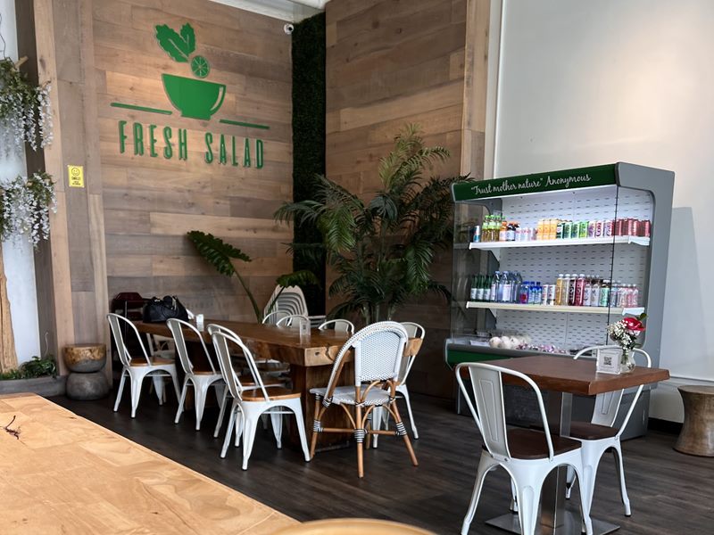 Fresh Salad Miami interior